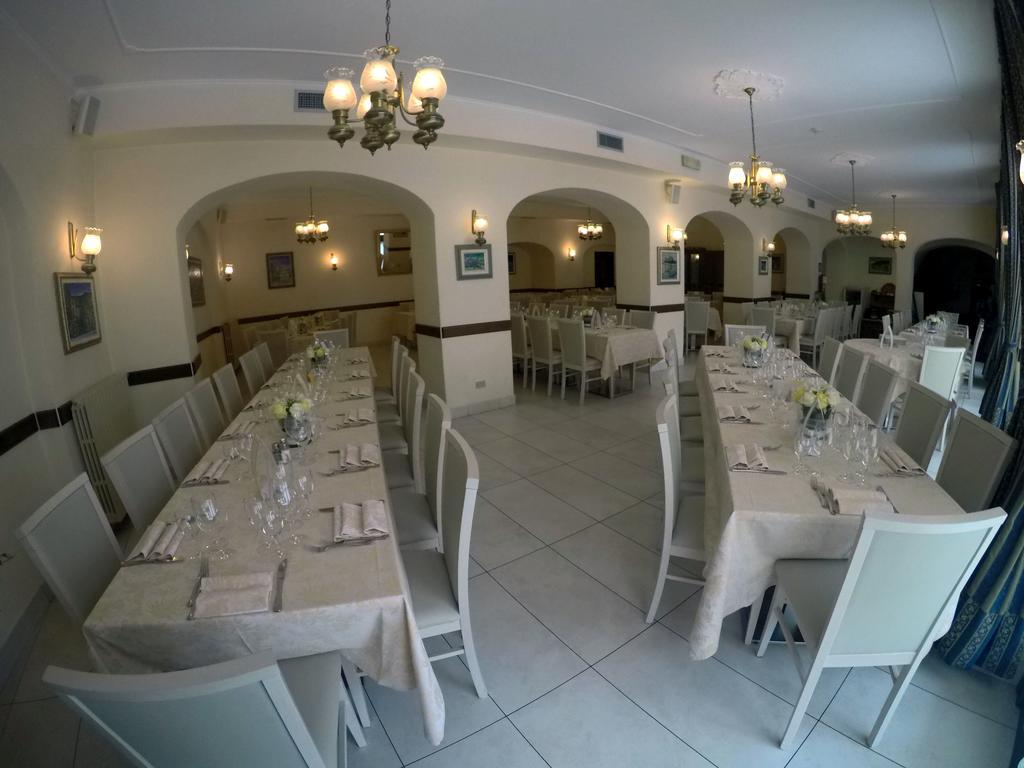 Hotel Ristorante Combolo Teglio Exterior photo